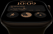 Apple Watch Series 12 sötét bronzszínű alumíniumtokkal, Moduláris számlap, komplikációk: nap és dátum, Edzések, Tevékenységgyűrűk és Apple Music, Digital Crown forgatógomb a tok jobb oldalán, olívaszínű sportszíj