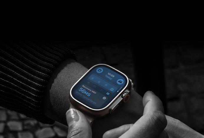 A csuklóján Apple Watch Ultra 4-et viselő ember, a Nappali vitális jelek kissé eltérnek a normáltól