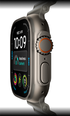 Apple Watch Ultra 4, natúr színű titántok, digitális számlap, komplikációk: felkészültség, pulzusszám, Edzések, hőmérséklet, jobb oldali nézet, Digital Crown, megemelt oldalsó gomb, áttetsző szürke Óceán szíj