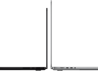 Egy 14 és egy 16 hüvelykes MacBook Pro egymásnak háttal. A kép bemutatja a két méret különbségét, és felhívja a figyelmet a laptopok vékonyságára.