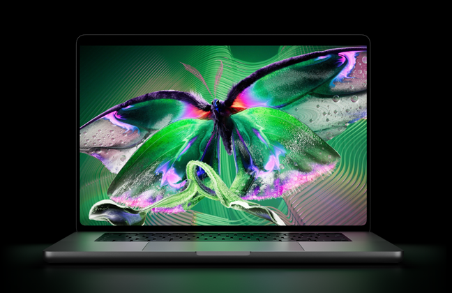 Egy kinyitott asztrofekete MacBook Pro PROLED XDR-kijelzője élénk színekkel teli, részletgazdag, nagy kontrasztú videót jelenít meg, a fénye a billentyűzetre vetül.