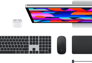 Mac-kiegészítők: AirPods, Studio Display, Magic Keyboard, Magic Mouse, Magic Trackpad, MagSafe töltőkábel éjfekete színben
