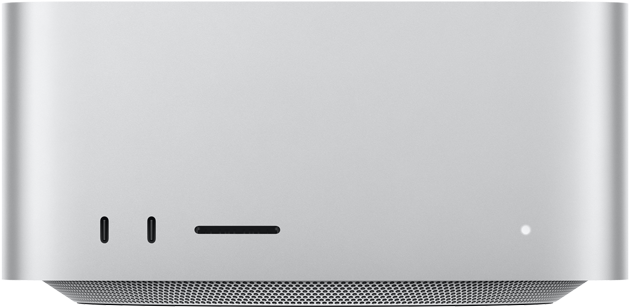 Mac Studio elölnézetből, két USB‑C port, SDXC-kártyahely, állapotjelző fény, kúpos formájú alap, lapos felső rész, lekerekített oldalak, egyenes élek, ezüstszínű bevonat