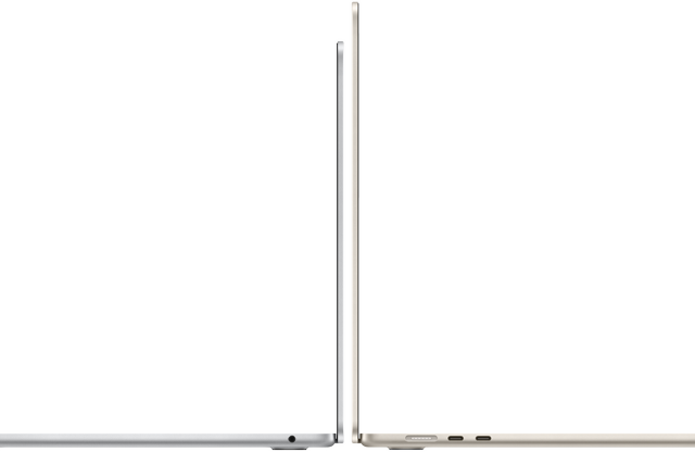 Ezüst- és csillagfényszínű 13 hüvelykes és 15 hüvelykes MacBook Air modellek oldalnézetből, kinyitva, egymásnak háttal