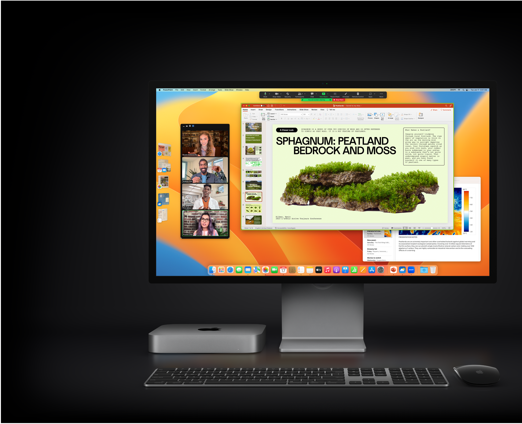 Mac mini egy Magic Mouse, egy Magic Keyboard, valamint egy Studio Display mellett, amelyen egy Zoom-értekezleten megosztott Microsoft PowerPoint-prezentáció jelenik meg, a háttérben a Jegyzetek appal.