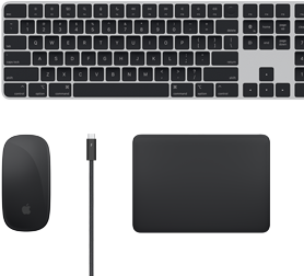 Mac-kiegészítők felülnézetből: Magic Keyboard, Magic Mouse, Magic Trackpad és Thunderbolt-kábelek.