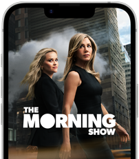 Egy iPhone 17e kijelzőjén az Apple TV The Morning Show című sorozata jelenik meg