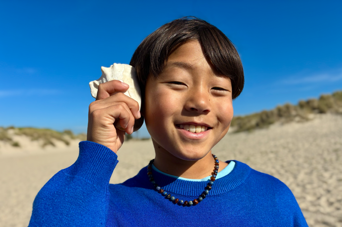 A 48 MP Fusion kamerával készült kép, a továbbfejlesztett portréfunkció működés közben, a kamera egy ember arcára fókuszál