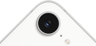 Fehér iPhone 17e hátoldalának egy része, felül a Fusion kamerával