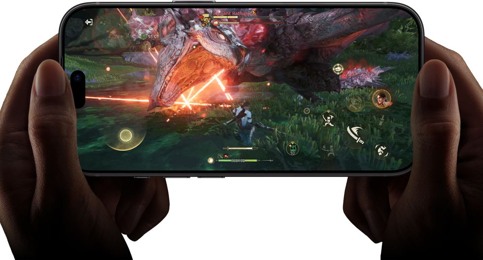 iPhone 18 Pro elölnézetből, kijelzőjén az A20 Pro chip teljesítményét bemutató videó a Monster Hunter Outlanders játék egyik jelenetével