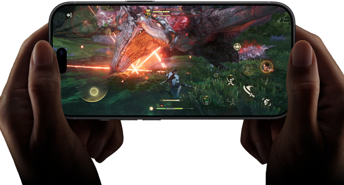 iPhone 18 Pro elölnézetből, kijelzőjén az A20 Pro chip teljesítményét bemutató videó a Monster Hunter Outlanders játék egyik jelenetével