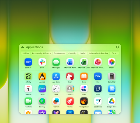 Egy MacBook Neo kijelzőjén az alkalmazásokat mutató ablak a következő appokkal: Microsoft PowerPoint, Word, Excel és OneNote, Google Chrome, Google Drive, FaceTime, Üzenetek, Fotók, Jegyzetek, Canva, WhatsApp, Zoom, Essayist, Craft, Affinity, Box és Todoist