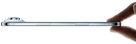 Egy kéz hüvelykujja és mutatóujja között tart egy égkék iPhone Airt, amely oldalnézetből jelenik meg, szemléltetve a nagyon vékony profilt