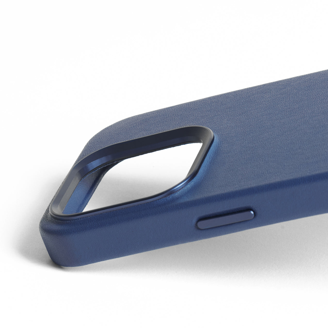 MUJJO iPhone 15 Pro bőrtok - monaco kék