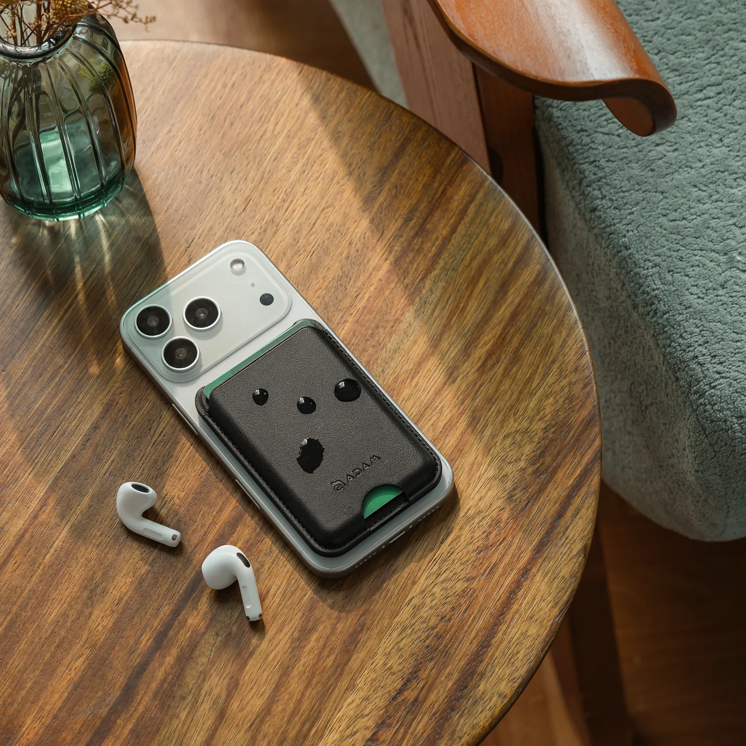 ADAM elements MAG CH1 MagSafe-kompatibilis kártyatartó állvánnyal - fekete