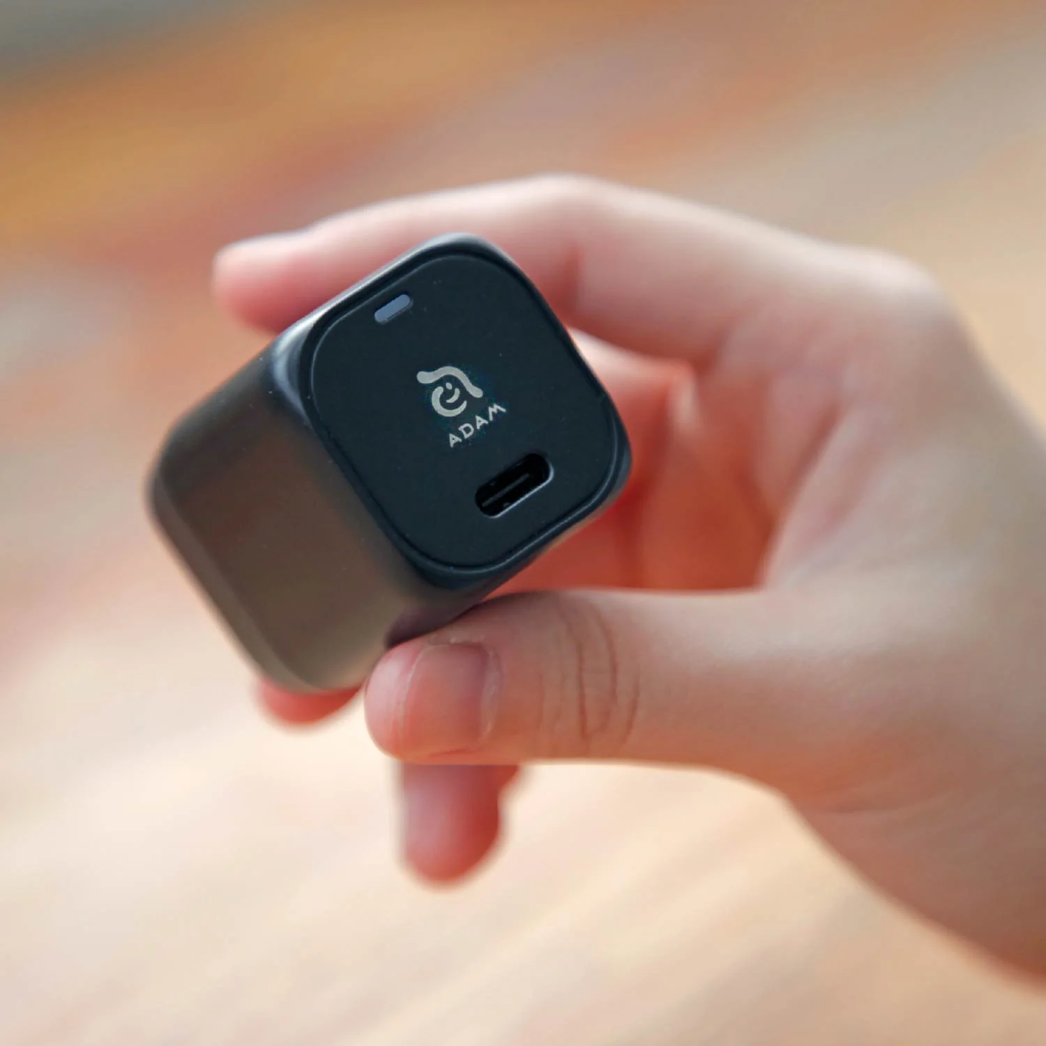 ADAM elements OMNIA P3 USB-C 33W kompakt fali töltő - fekete