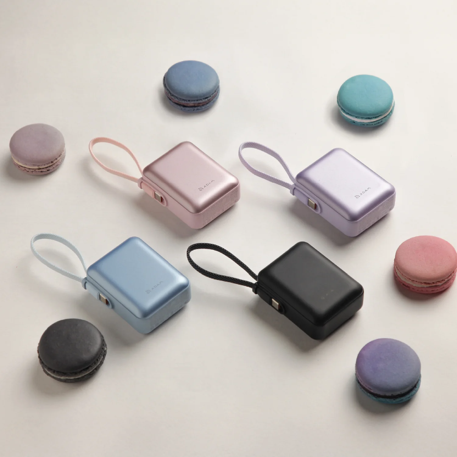 ADAM elements VIONTA Q 10 000 mAh kompakt powerbank beépített kábellel - lila