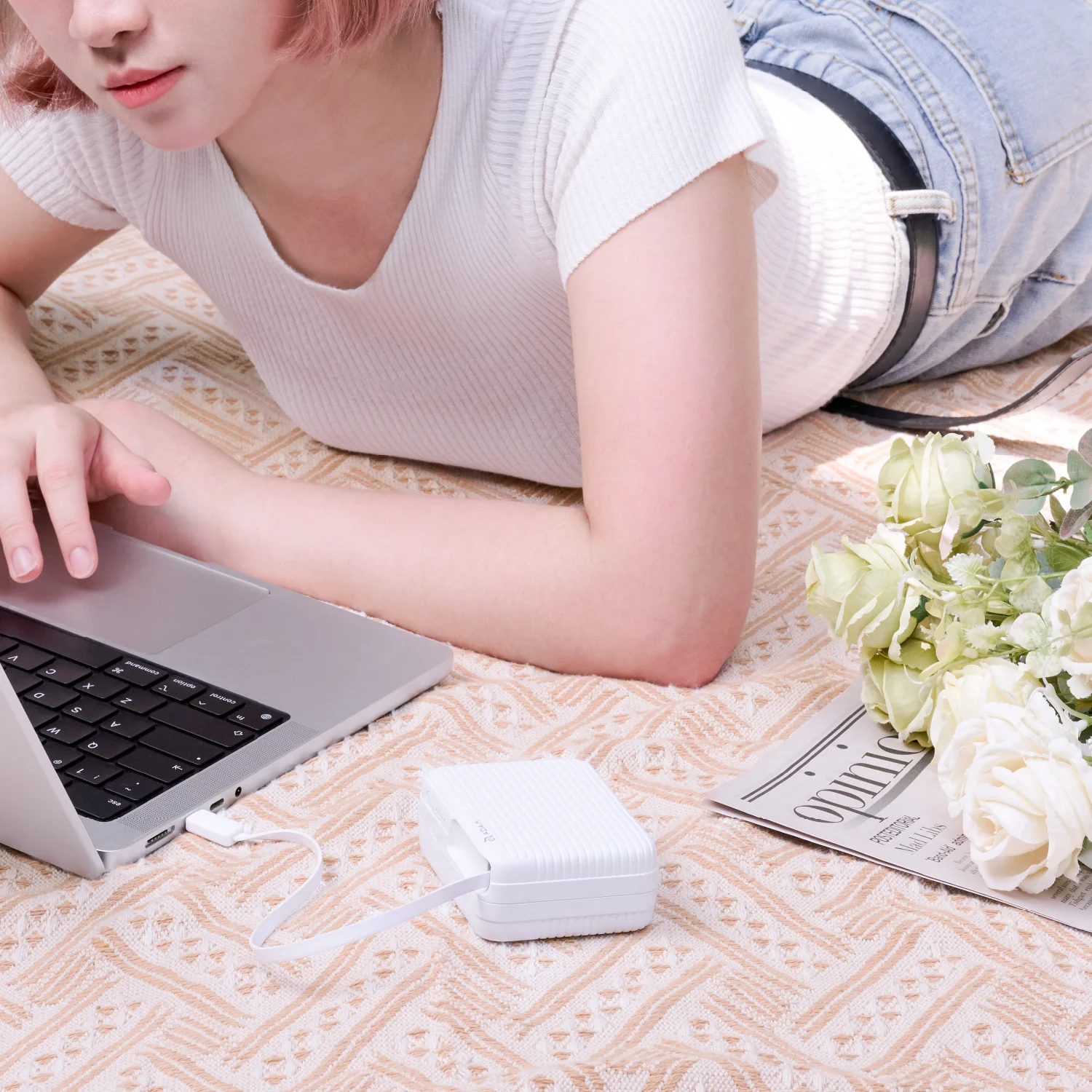 ADAM elements VIONTA T1S 30W 10 000 mAh solid state-akkumulátoros powerbank beépített kábellel - fehér