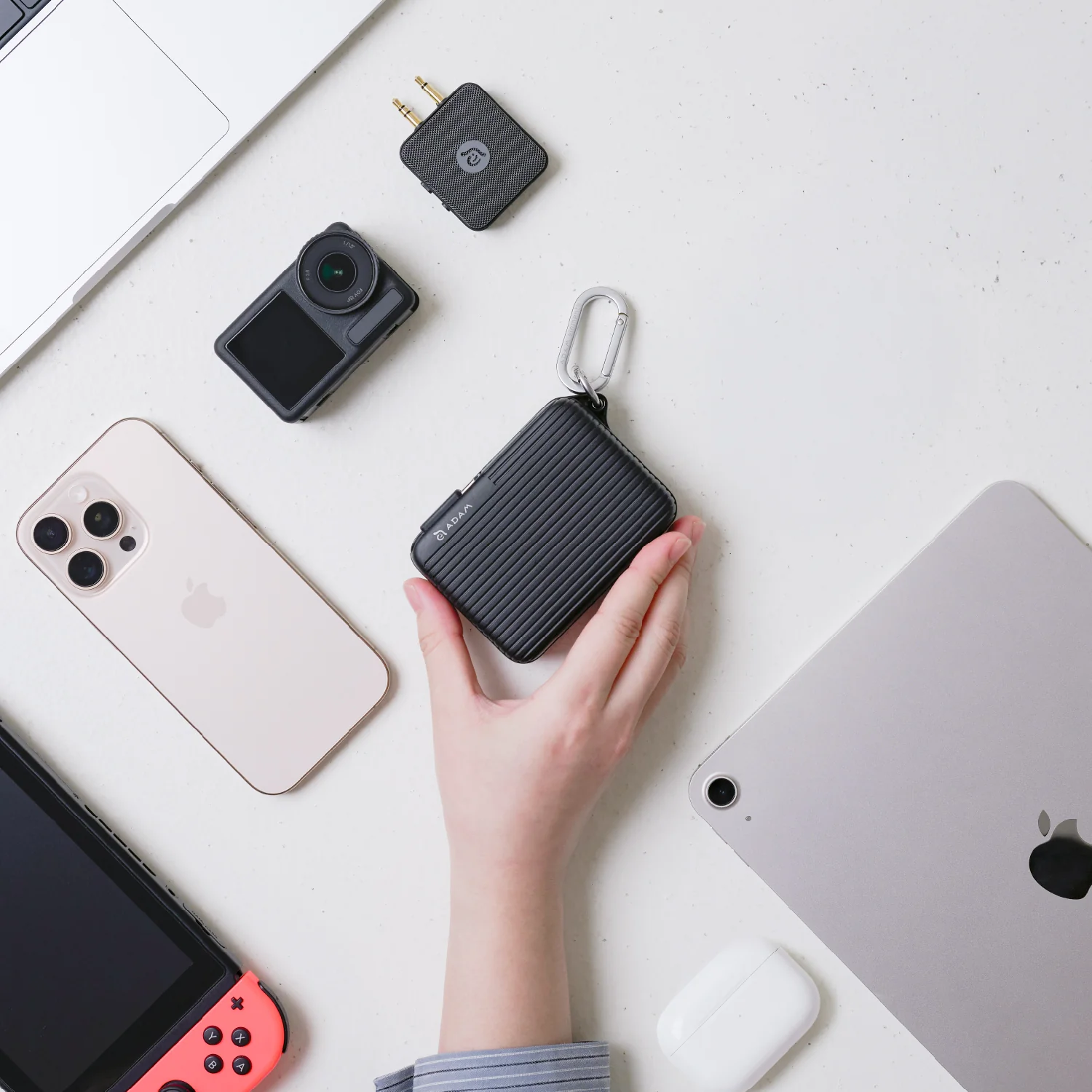 ADAM elements VIONTA T1S 30W 10 000 mAh solid state-akkumulátoros powerbank beépített kábellel - fekete
