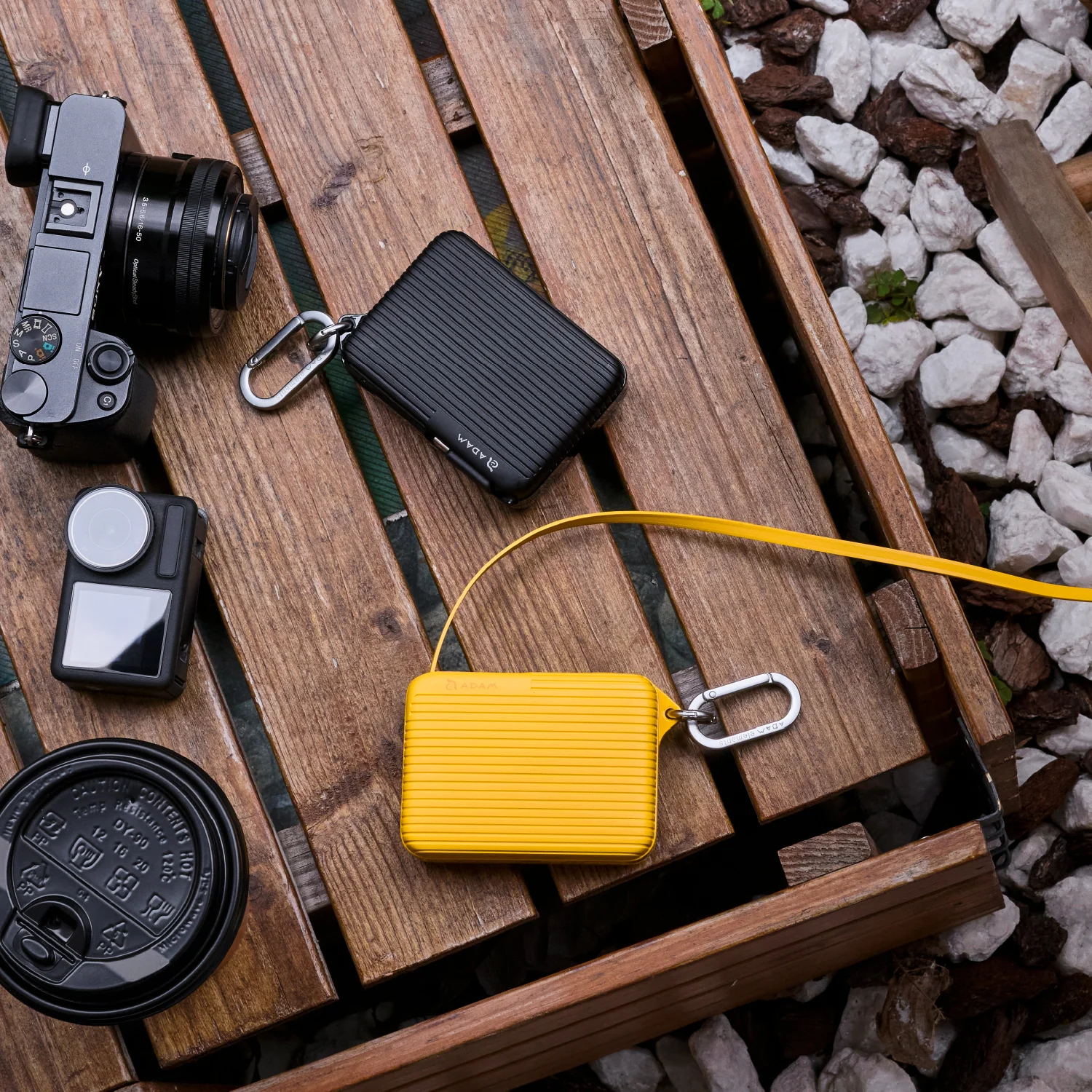 ADAM elements VIONTA T1S 30W 10 000 mAh solid state-akkumulátoros powerbank beépített kábellel - fekete