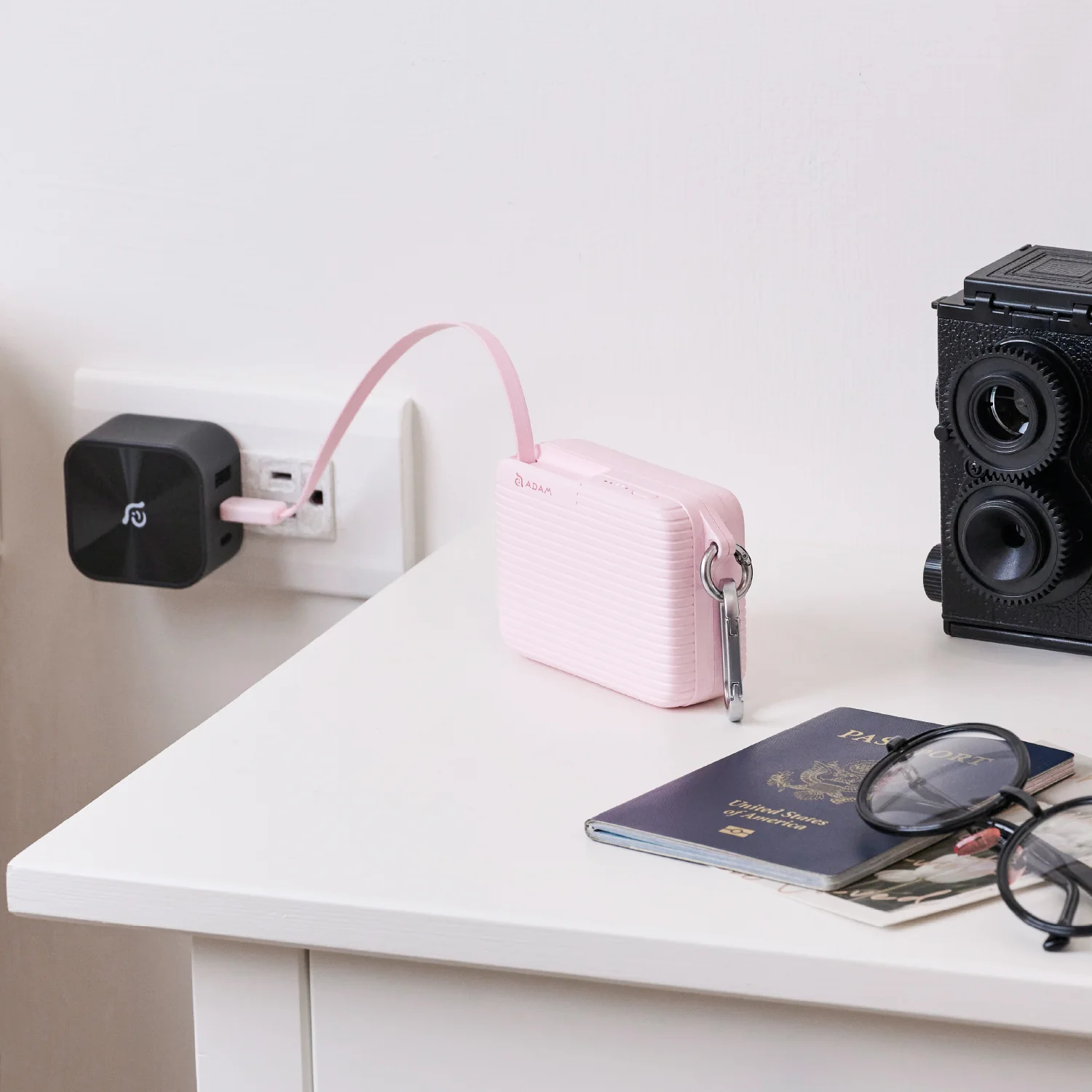 ADAM elements VIONTA T1S 10000mAh solid state-akkumulátoros powerbank beépített kábellel - rózsaszín