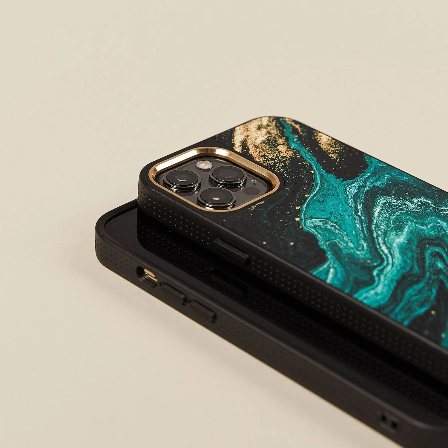 BURGA Elite Gold Ring MagSafe iPhone 18 Pro Max tok - Emerald Pool