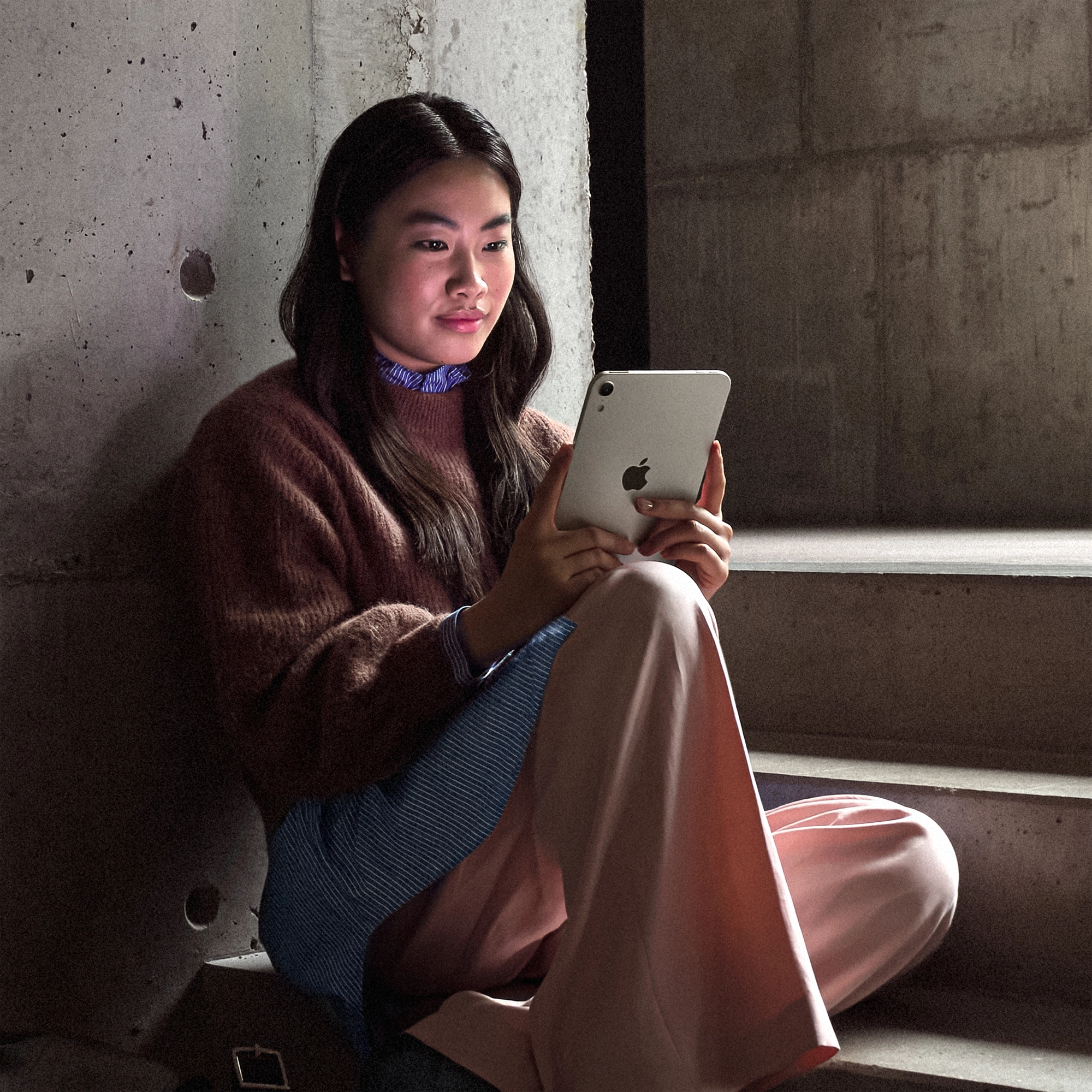 iPad mini (A20 Pro)  Wi-Fi + Cellular 128GB - csillagfény