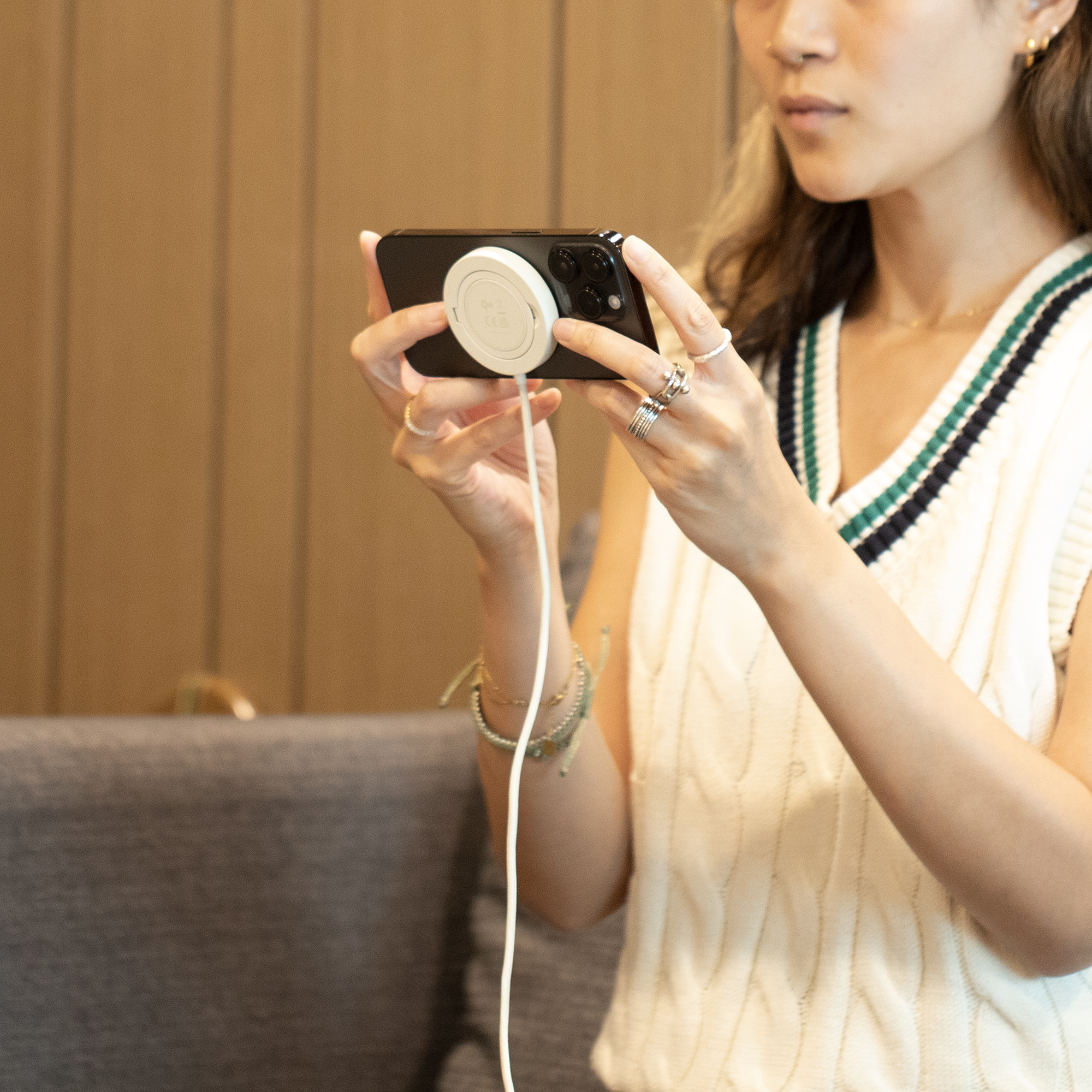 Native Union Snapstand Qi2 vezeték nélküli tőltő - bézs