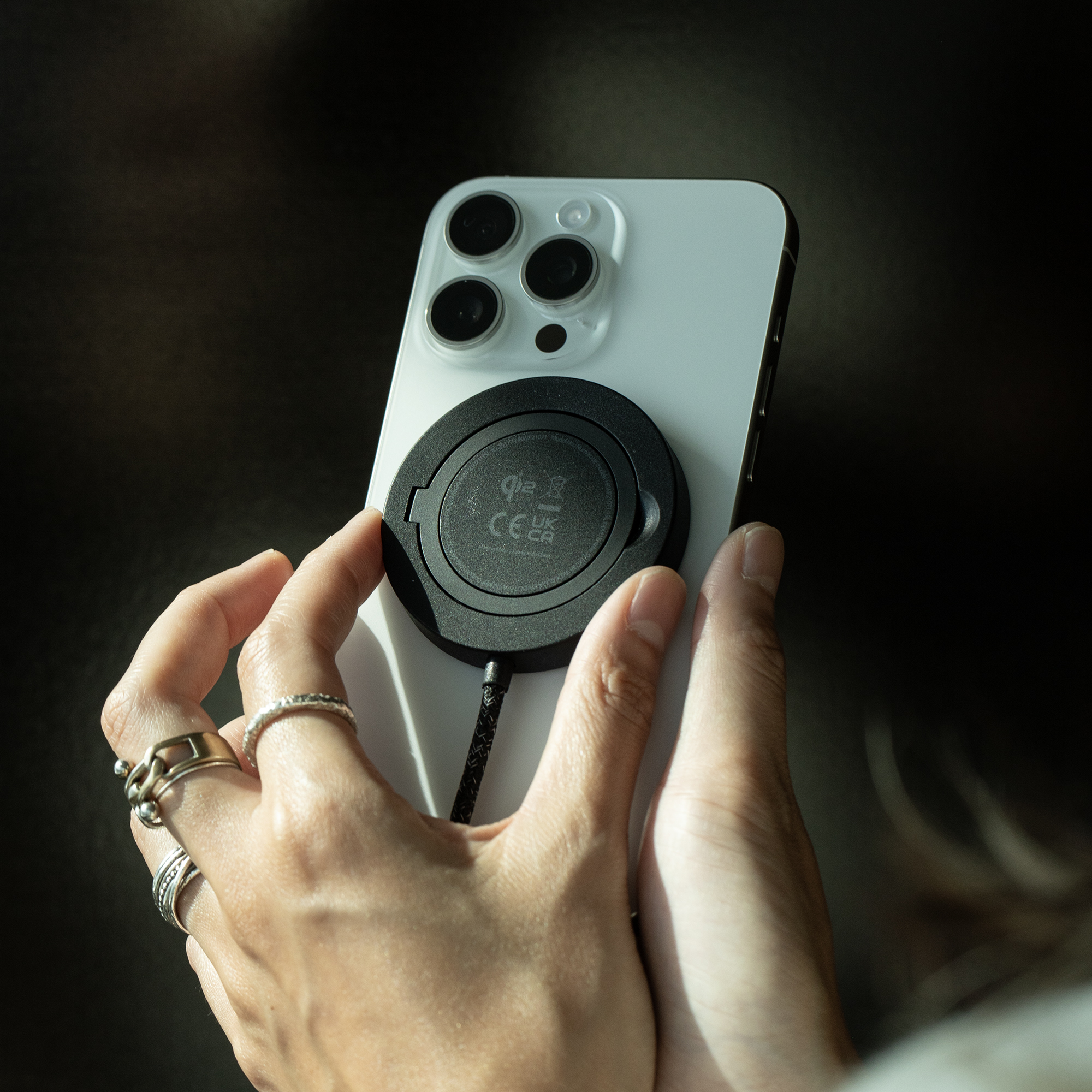 Native Union Snapstand Qi2 vezeték nélküli tőltő - fekete